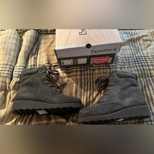 New bear paw phoebe charcoal size 9 boots
